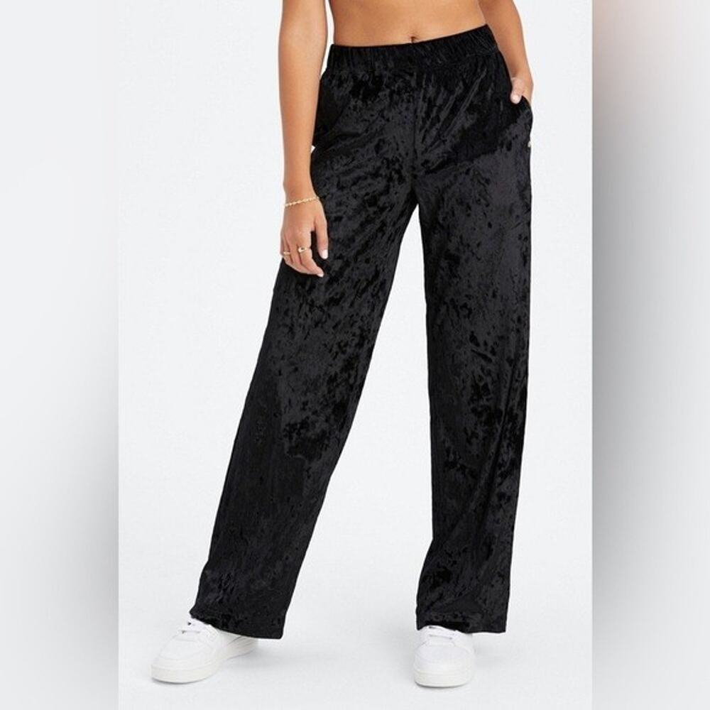 Fabletics M Medium Go-To Crushed Velour Wide Leg Pant Women Black